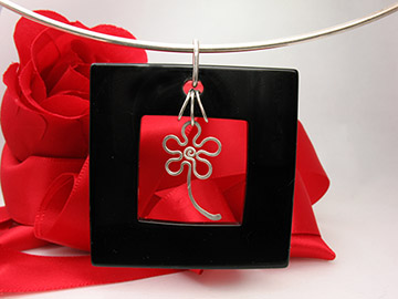 Hearts_intertwined in gold wire 