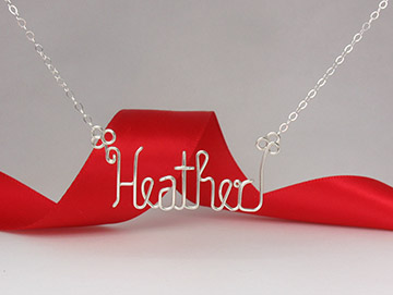 personalized name necklac in gold wire 