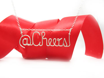 personalized name necklac in silver wire 