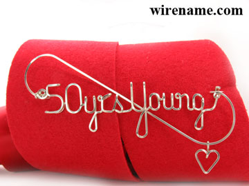 personalized name pin in gold wire 
