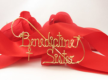 personalized name pin in gold wire