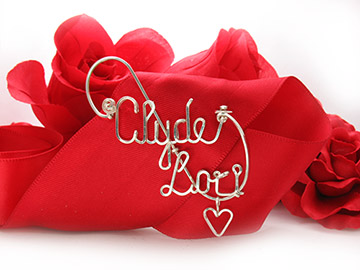 personalized name pin in gold wire 