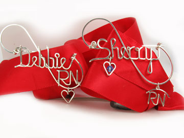 personalized name pin in gold wire 