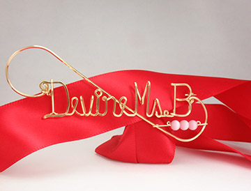 personalized name necklace in gold wire