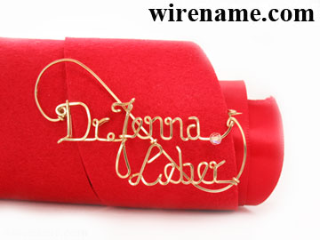 personalized name pin in gold wire