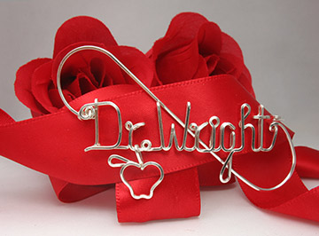 personalized name pin in gold wire 