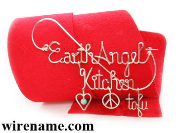 personalized name pin in gold wire 
