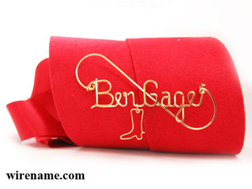 personalized name pin in gold wire 