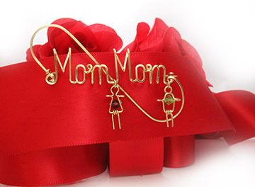 personalized name pin in gold wire 