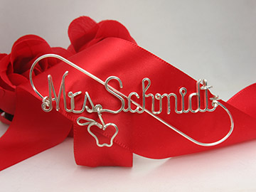 personalized name pin in gold wire 