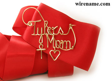 personalized name pin in gold wire 