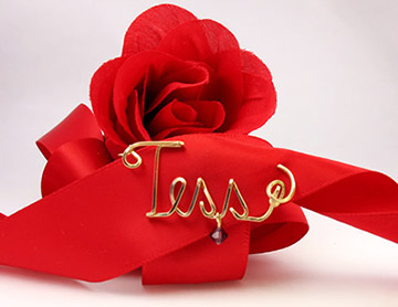 personalized name pin in wire