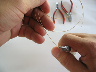 twisting gold wire